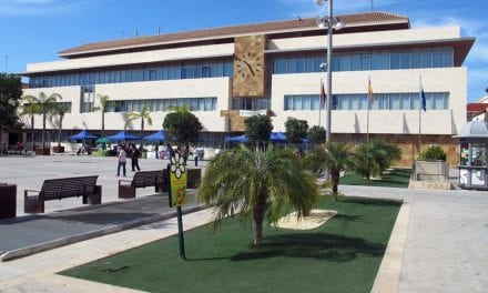 Adjudicadas las obras de reordenación de la calle Maestre, en Santiago de la Ribera, que incluyen el retranqueo del muro de la AGA