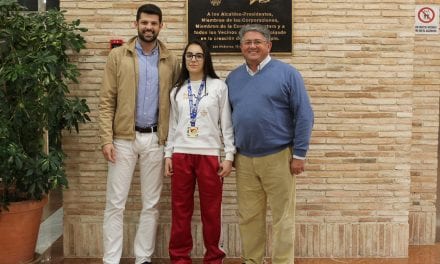 El alcalde de Los Alcázares recibe a la medallista alcazareña Lidia Galindo