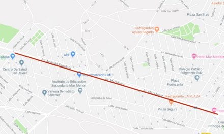 Como cruzar la Avenida de la Aviación Española en San Javier y no morir en el intento.