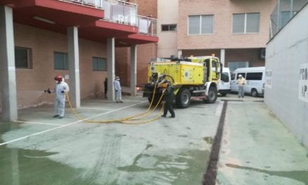 Desinfección en San Pedro del Pinatar. Las labores de limpieza están siendo realizadas por agentes forestales y agricultores