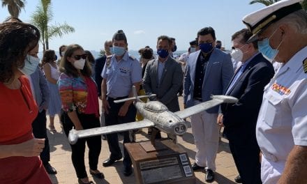 El paseo Colón de Santiago de la Ribera estrena un nuevo Museo Aeronáutico Tiflológico