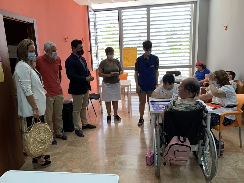 Aidemar abre un nuevo Centro de Día y adquiere un autobús para mejorar la reducción de aforos marcada por la pandemia
