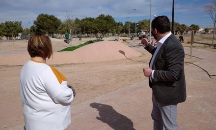 El Ayuntamiento de Los Alcázares realiza varios trabajos de mejora y conservación en la Urbanización La Dorada