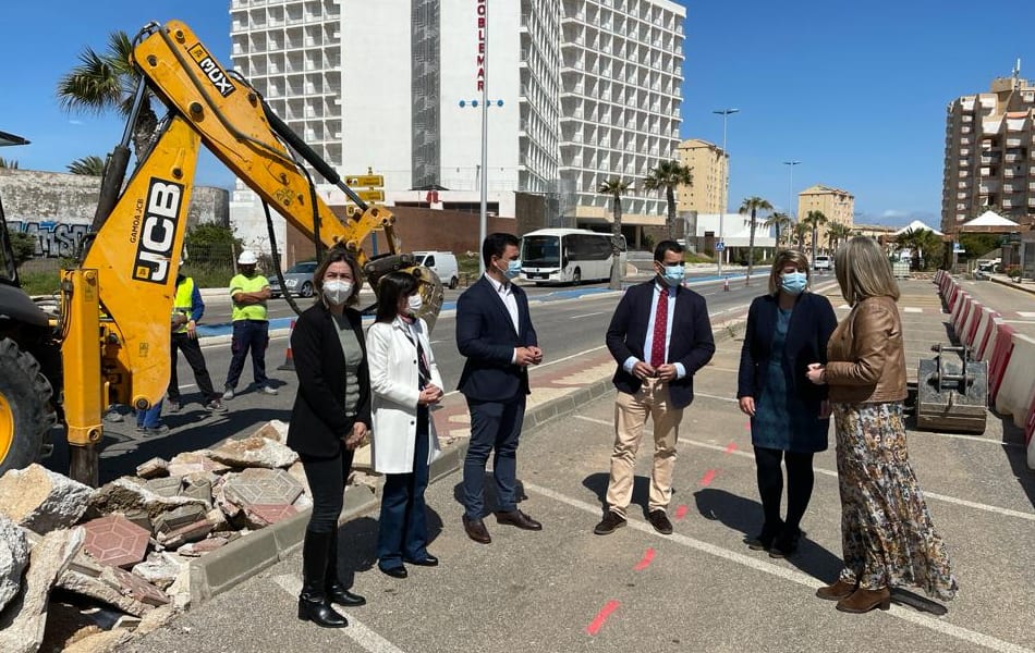 Inician las obras del carril bici que recorrerá La Manga del Mar Menor para fomentar la movilidad sostenible