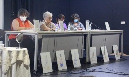 Una vecina de San Pedro del Pinatar pone voz a mujeres reales a través de Cuentos eróticos para andar por casa