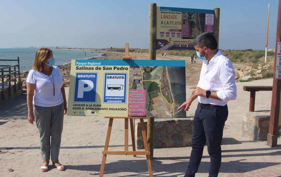 Un tren lanzadera gratuito para rebajar la afluencia de vehículos a las playas de La Llana y Torre Derribada