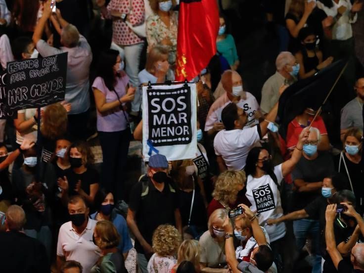 Asociaciones en defensa del Mar Menor protestan frente a Agricultura