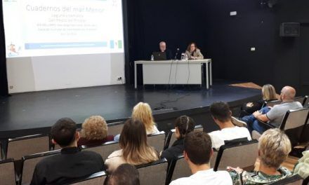 Francisco Ortega presenta en San Pedro del Pinatar sus cuadernos educativos dedicados al Mar Menor