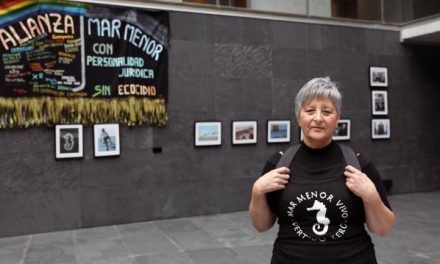 El Parlamento de Navarra acoge la exposición ‘Una firma por el Mar Menor fotografiando procesos’ hasta el 13 de mayo 2022