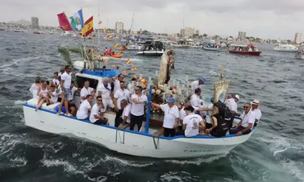 Miles de personas honran a la Virgen del Carmen en San Pedro del Pinatar