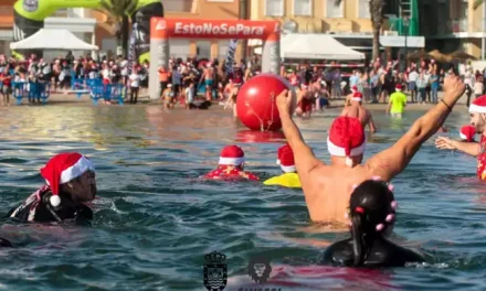 El último baño del año 2023 en el Mar Menor en Los Alcázares